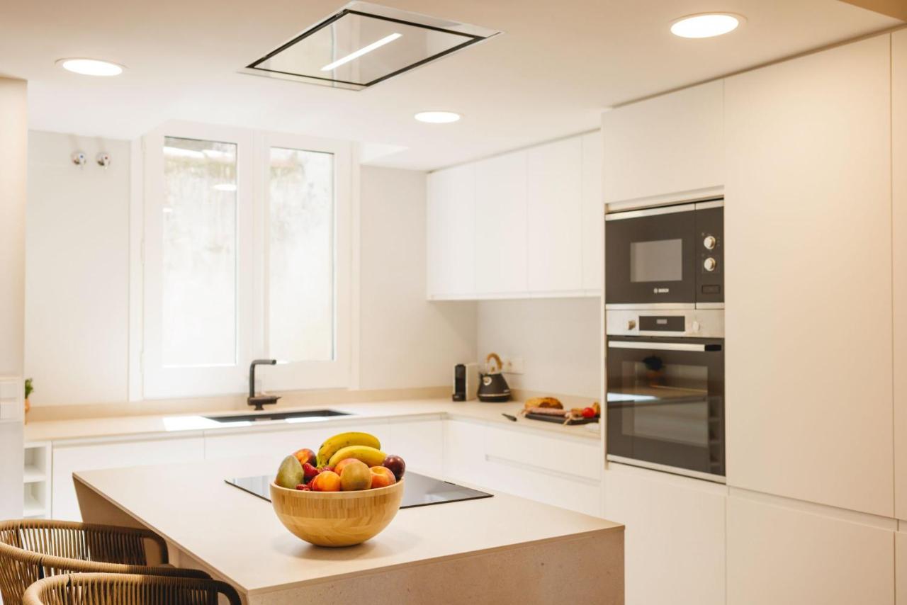 Bravissimo Cort Reial Duplex, Spacious With 3 Bedrooms Girona Exteriör bild