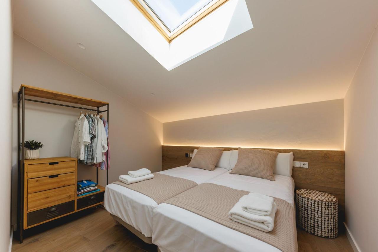 Bravissimo Cort Reial Duplex, Spacious With 3 Bedrooms Girona Exteriör bild