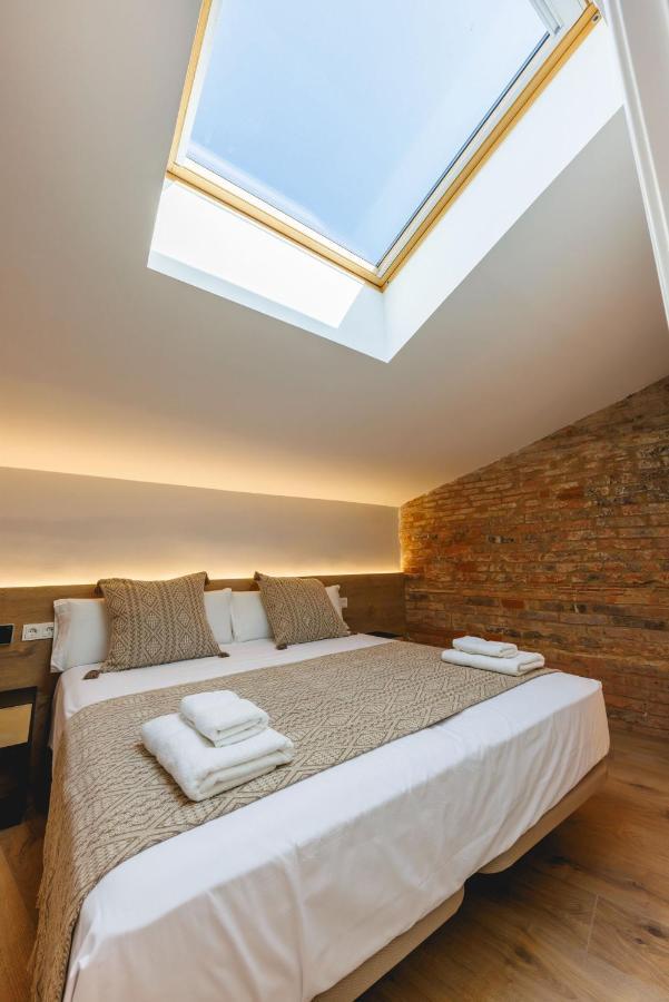 Bravissimo Cort Reial Duplex, Spacious With 3 Bedrooms Girona Exteriör bild