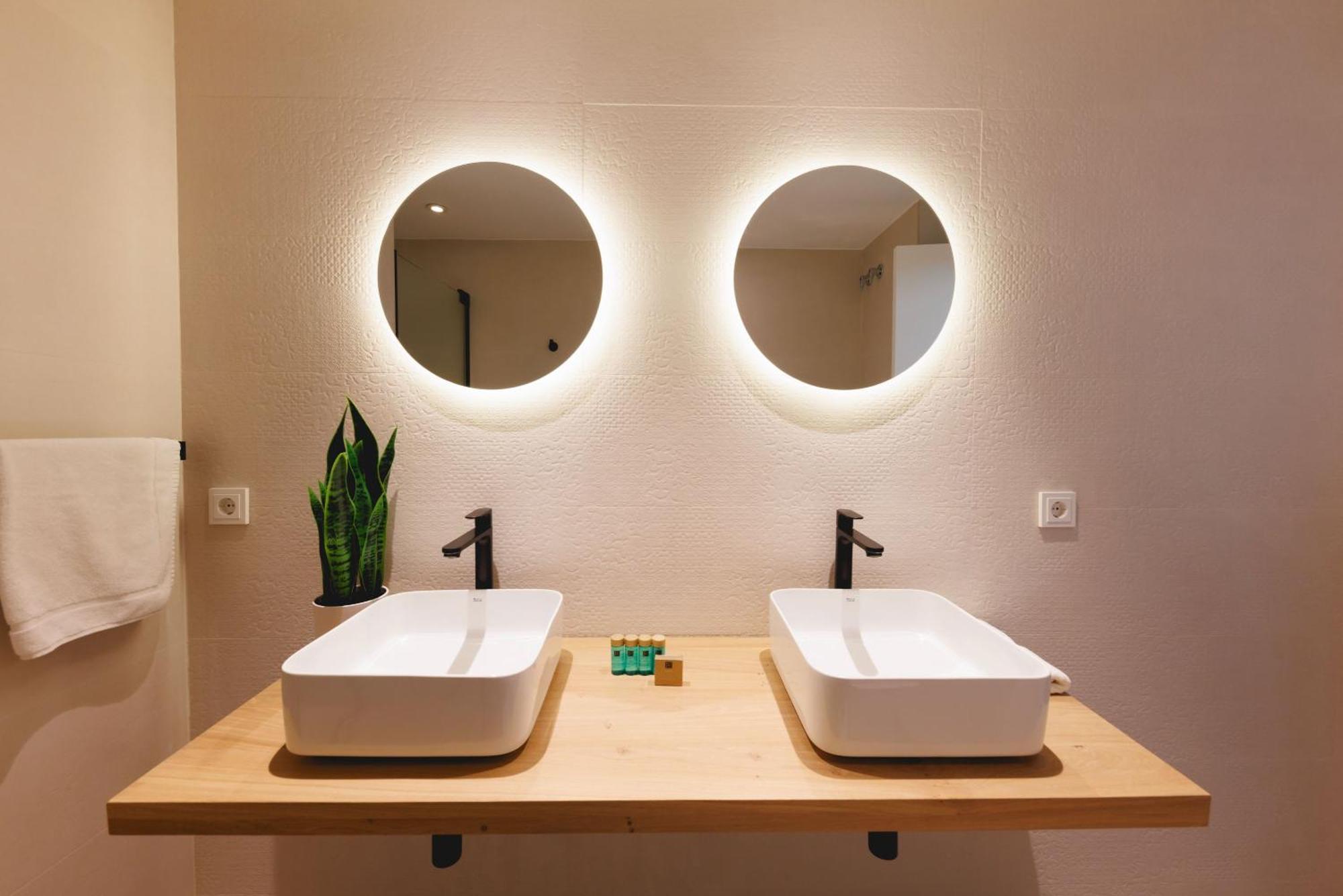 Bravissimo Cort Reial Duplex, Spacious With 3 Bedrooms Girona Exteriör bild