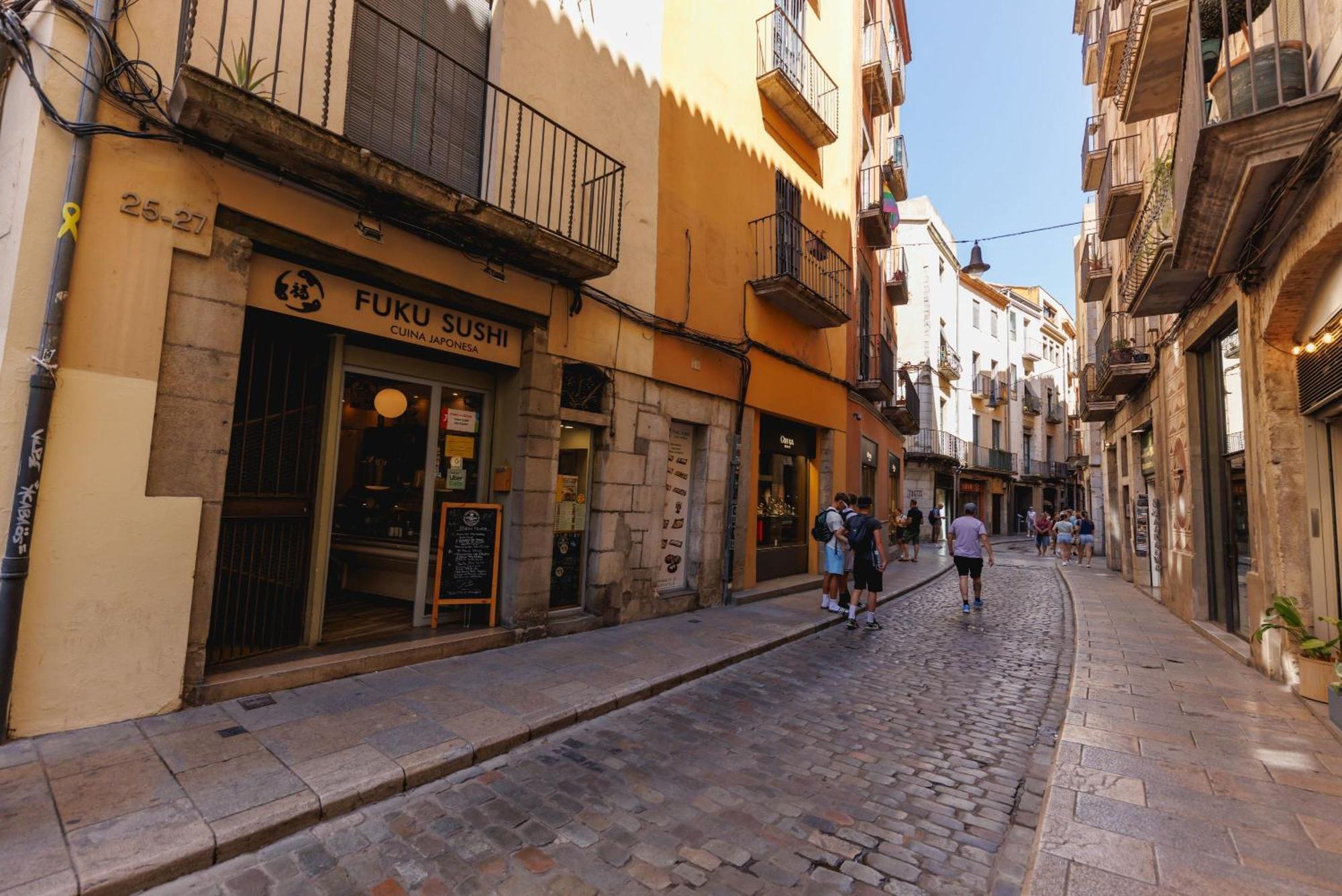 Bravissimo Cort Reial Duplex, Spacious With 3 Bedrooms Girona Exteriör bild